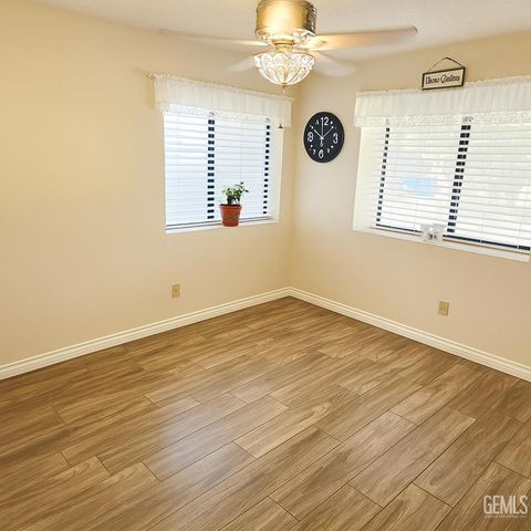 8901 Tillson Way, Bakersfield, CA 93307