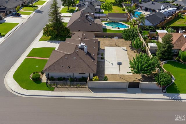 8901 Tillson Way, Bakersfield, CA 93307