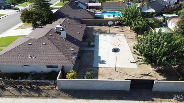 8901 Tillson Way, Bakersfield, CA 93307