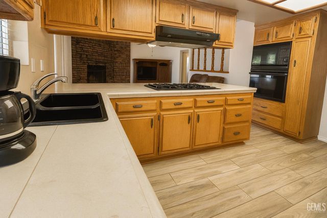 8901 Tillson Way, Bakersfield, CA 93307