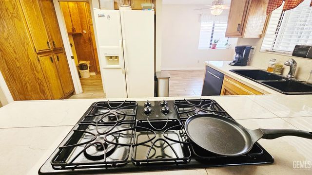 8901 Tillson Way, Bakersfield, CA 93307