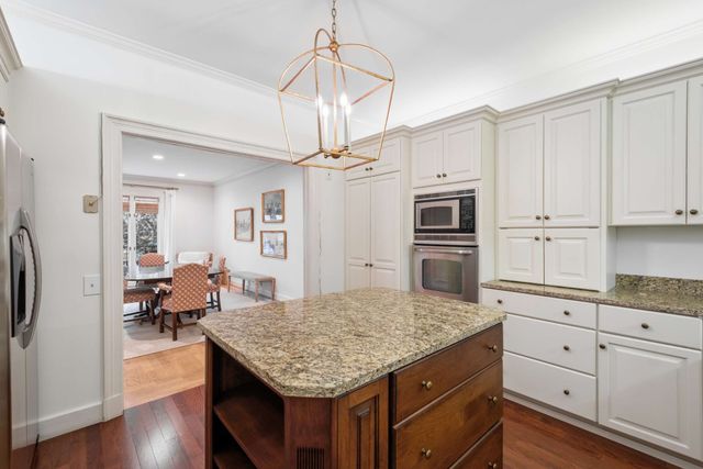 3737 West End Ave Apt 105, Nashville, TN 37205
