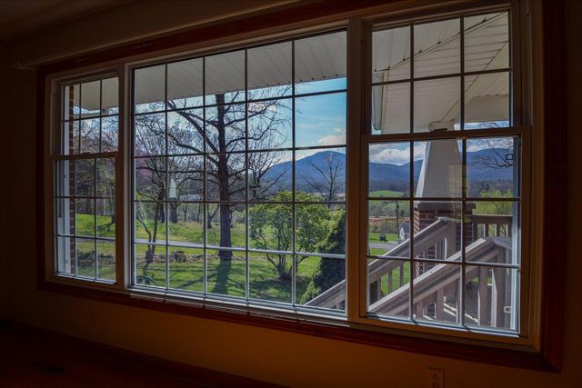 6141 Poage Valley RD, Roanoke, VA 24018