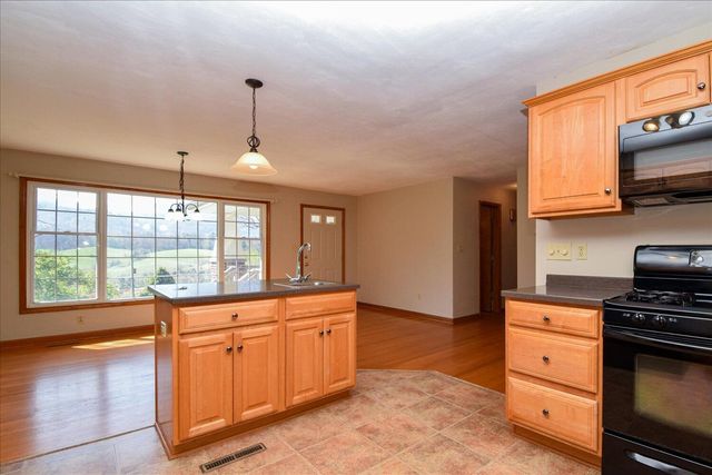 6141 Poage Valley RD, Roanoke, VA 24018