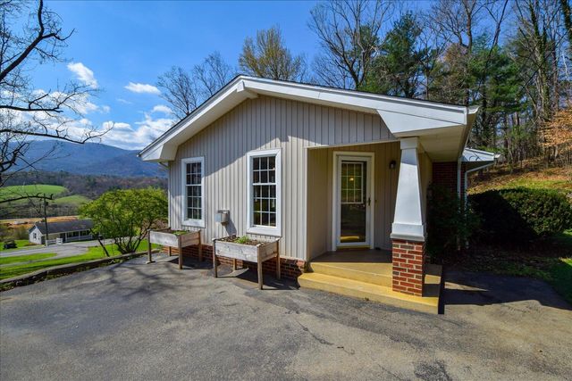 6141 Poage Valley RD, Roanoke, VA 24018