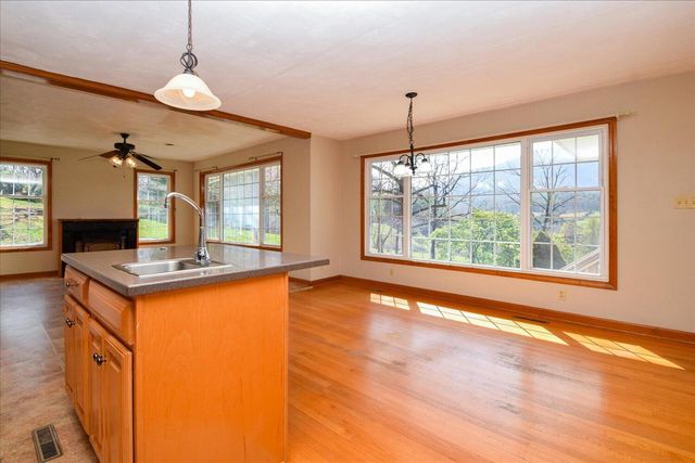 6141 Poage Valley RD, Roanoke, VA 24018