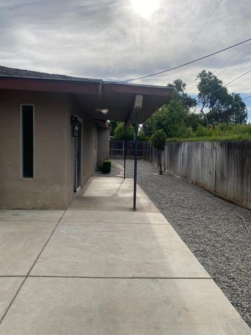 3136 W Austin 101 & 102 Way, Fresno, CA 93722
