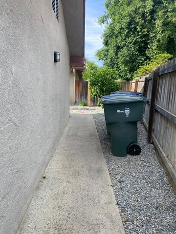 3136 W Austin 101 & 102 Way, Fresno, CA 93722
