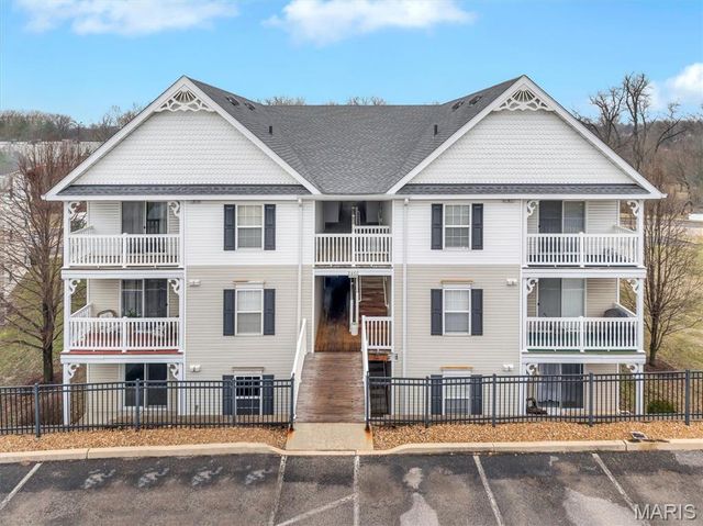 2460 Lampong Drive 100C, St Louis, MO 63125