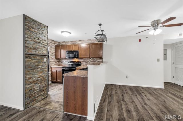 2460 Lampong Drive 100C, St Louis, MO 63125