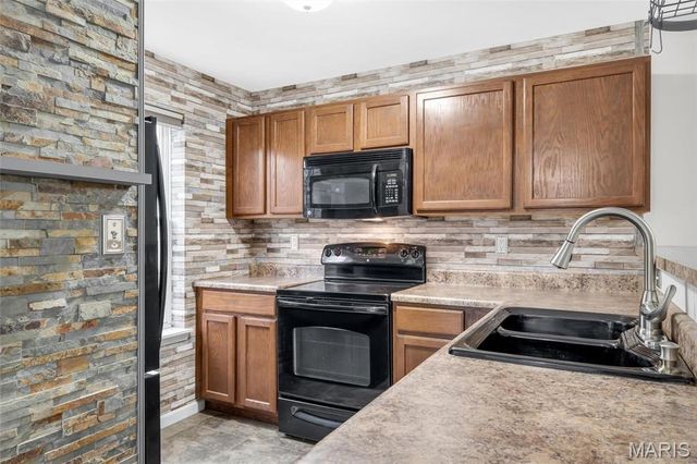 2460 Lampong Drive 100C, St Louis, MO 63125