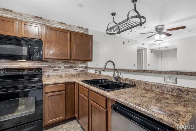 2460 Lampong Drive 100C, St Louis, MO 63125