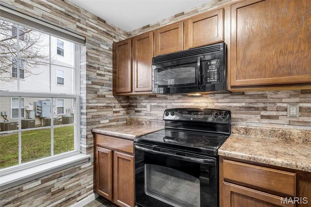 2460 Lampong Drive 100C, St Louis, MO 63125