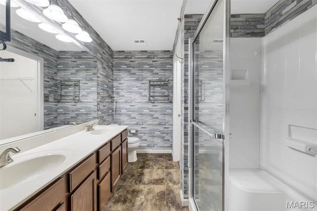 2460 Lampong Drive 100C, St Louis, MO 63125