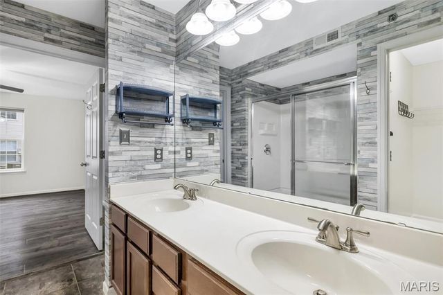 2460 Lampong Drive 100C, St Louis, MO 63125