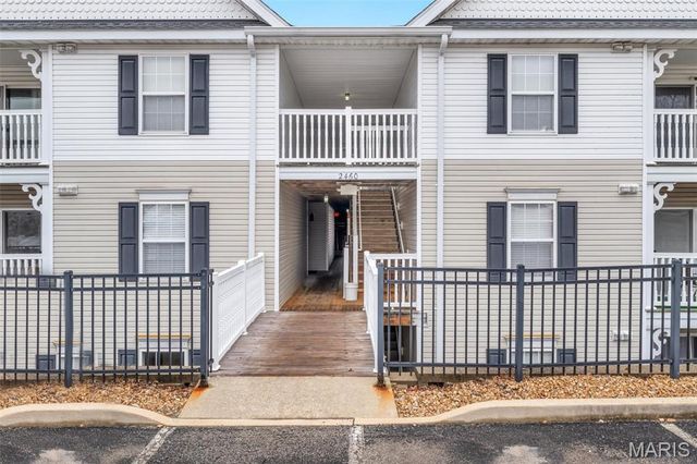 2460 Lampong Drive 100C, St Louis, MO 63125