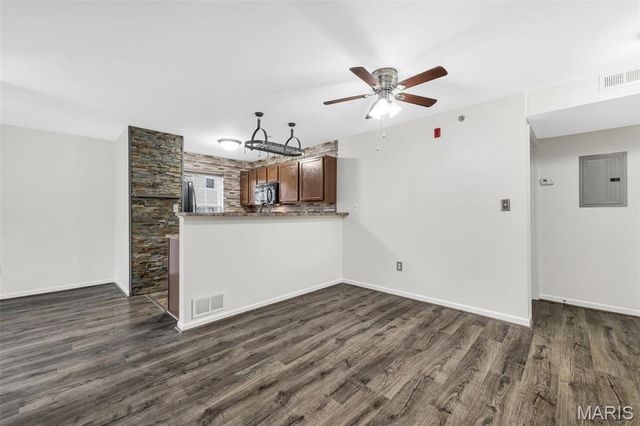 2460 Lampong Drive 100C, St Louis, MO 63125