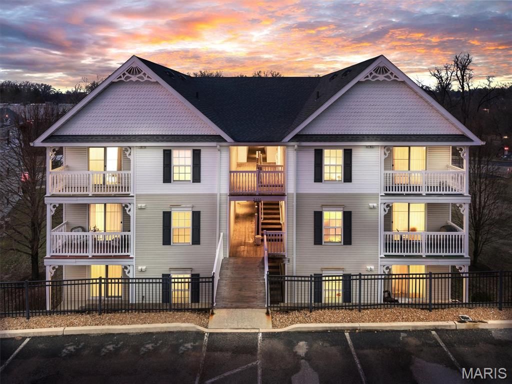 2460 Lampong Drive 100C, St Louis, MO 63125