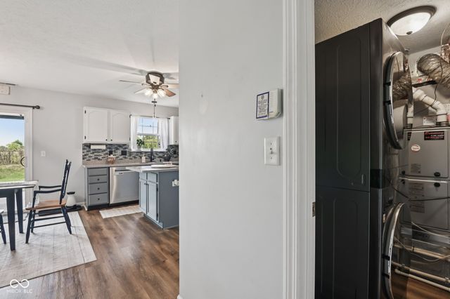 216 Oakview Drive, Mooresville, IN 46158