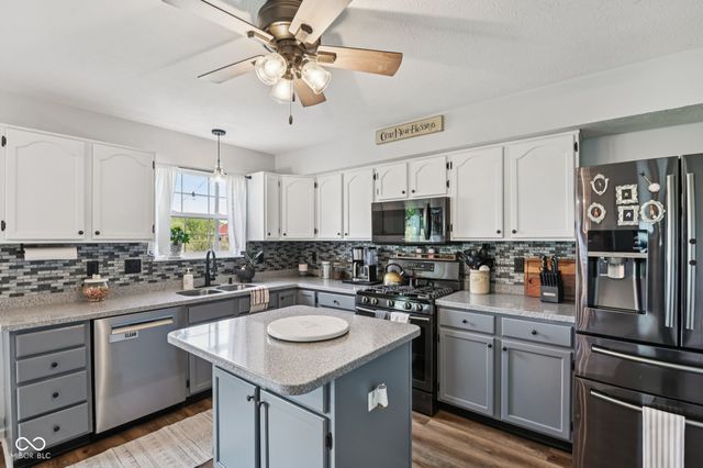 216 Oakview Drive, Mooresville, IN 46158