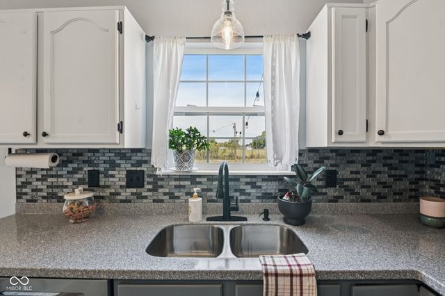 216 Oakview Drive, Mooresville, IN 46158