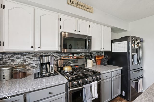 216 Oakview Drive, Mooresville, IN 46158