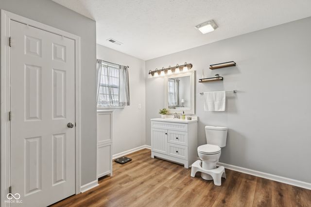 216 Oakview Drive, Mooresville, IN 46158