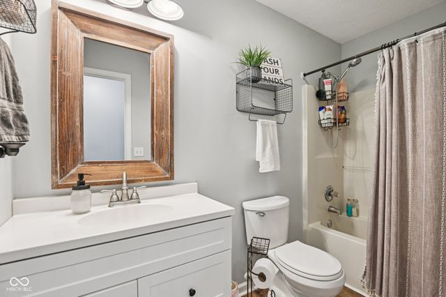 216 Oakview Drive, Mooresville, IN 46158