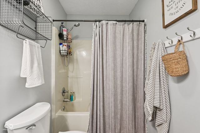 216 Oakview Drive, Mooresville, IN 46158