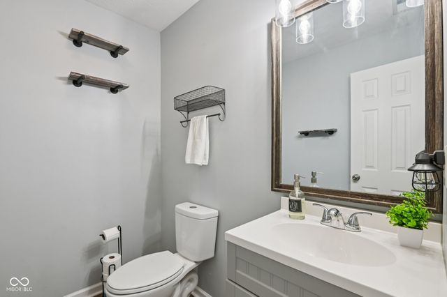 216 Oakview Drive, Mooresville, IN 46158