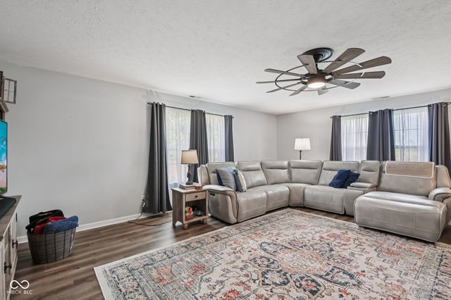 216 Oakview Drive, Mooresville, IN 46158