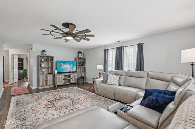 216 Oakview Drive, Mooresville, IN 46158