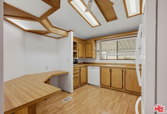 1300 W Menlo Avenue 222, Hemet, CA 92543