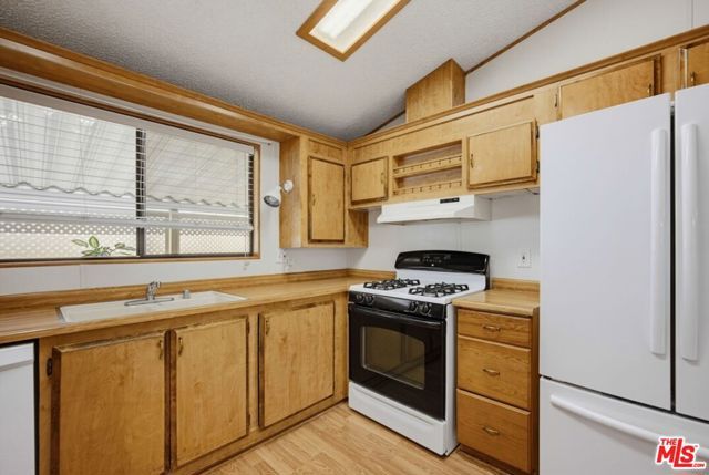 1300 W Menlo Avenue 222, Hemet, CA 92543