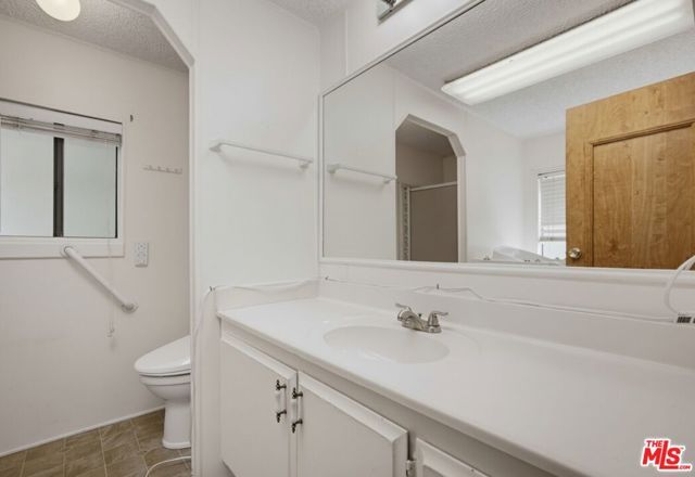 1300 W Menlo Avenue 222, Hemet, CA 92543