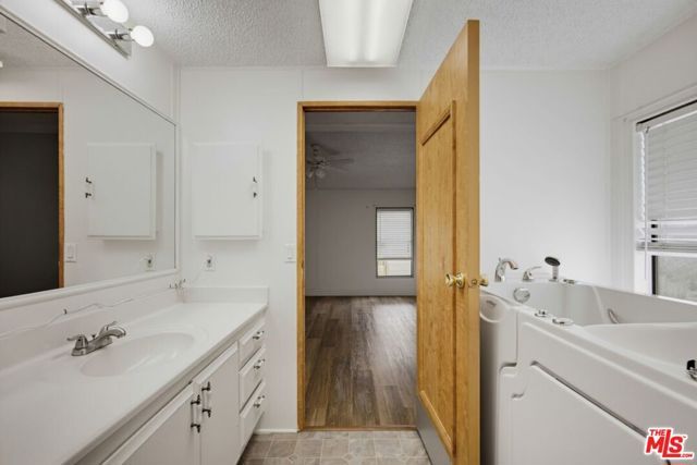 1300 W Menlo Avenue 222, Hemet, CA 92543
