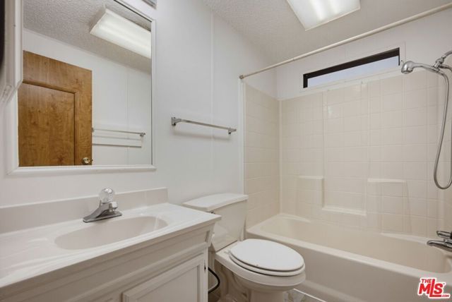 1300 W Menlo Avenue 222, Hemet, CA 92543