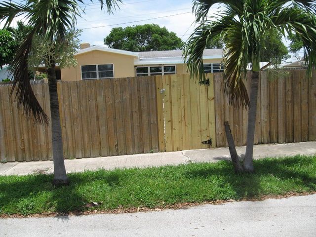 1023 Andrews Road, West Palm Beach, FL 33405