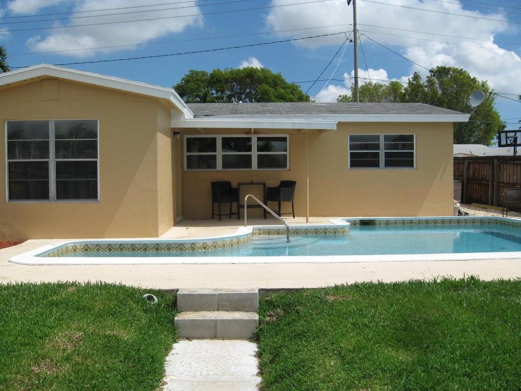 1023 Andrews Road, West Palm Beach, FL 33405