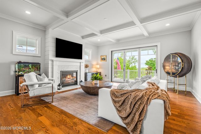 11 Beacon Hill Road, Atlantic Highlands, NJ 07716