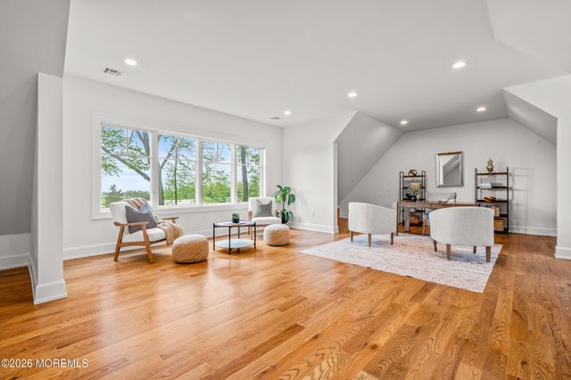 11 Beacon Hill Road, Atlantic Highlands, NJ 07716