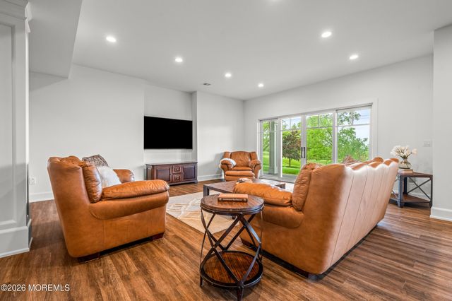 11 Beacon Hill Road, Atlantic Highlands, NJ 07716