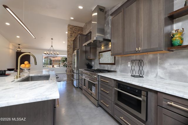 37064 S Rock Crest Drive, Tucson, AZ 85739