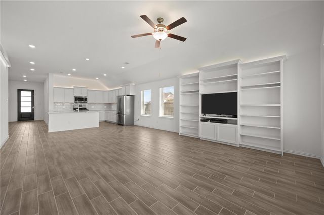 15322 Lake Front Drive, Mont Belvieu, TX 77523