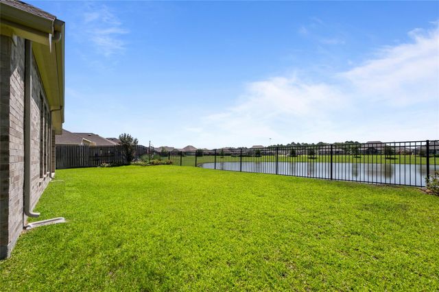 15322 Lake Front Drive, Mont Belvieu, TX 77523