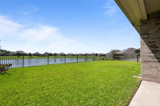 15322 Lake Front Drive, Mont Belvieu, TX 77523