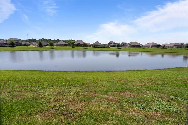 15322 Lake Front Drive, Mont Belvieu, TX 77523