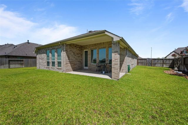 15322 Lake Front Drive, Mont Belvieu, TX 77523