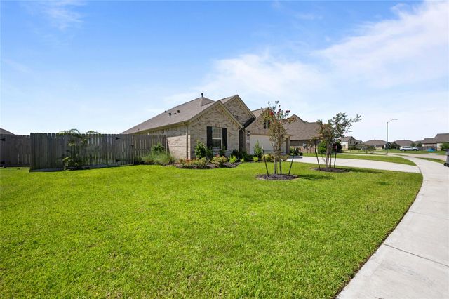 15322 Lake Front Drive, Mont Belvieu, TX 77523