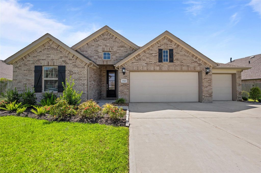 15322 Lake Front Drive, Mont Belvieu, TX 77523